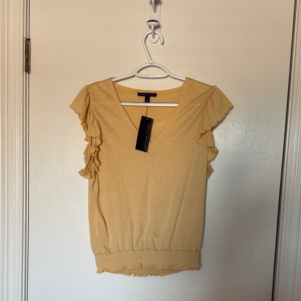 NWT Signature studio- Yellow Ruffle Sleeve Top- size medium